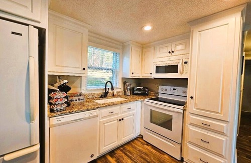 Anderson Casa | 228 Lakeland