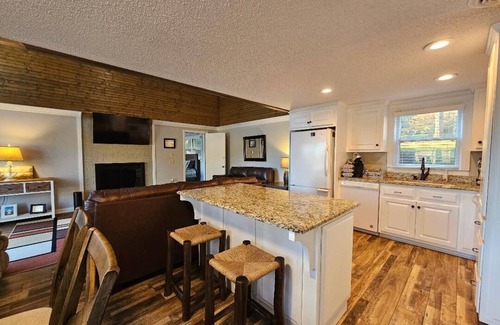 Anderson Casa | 228 Lakeland