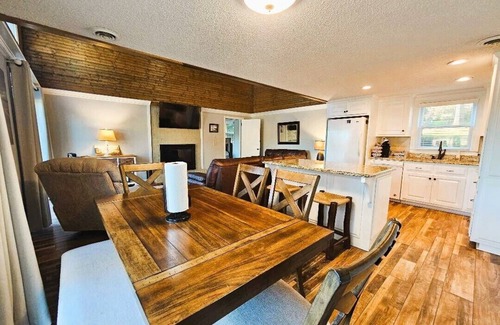 Anderson Casa | 228 Lakeland