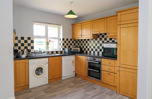 Skibbereen Cabaña | 23 COIS CAOL, pet friendly, with a garden in Skibbereen, County Cork
