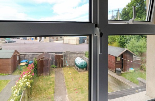 Skibbereen Cabaña | 23 COIS CAOL, pet friendly, with a garden in Skibbereen, County Cork