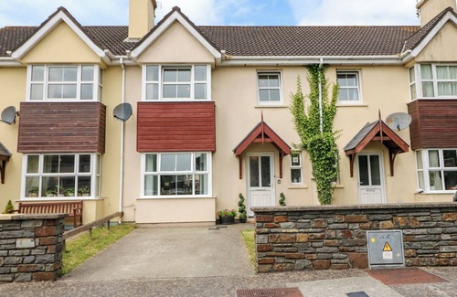 Skibbereen Cabaña | 23 COIS CAOL, pet friendly, with a garden in Skibbereen, County Cork