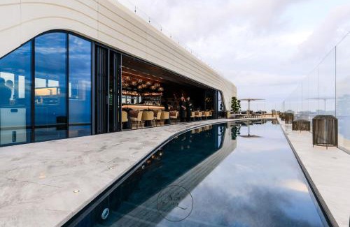 Paceville Apartamento | 24th Floor Sea View Apart-Hotel in Mercury Tower St Julians