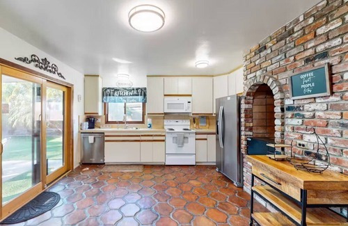 Ventura Casa | 15% Off December! Comfy Beds, Full AC, Great Patio