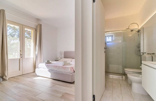 Giorgilorio Cama Y Desayuno | 2865 Garden View Near the sea by Barbarhouse