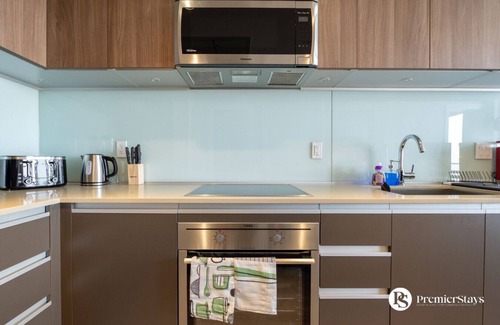 Victoria Park Condominio | 28th Floor Guardian | City Views + Balcony