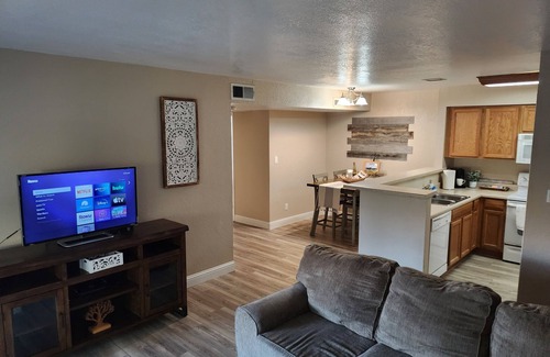 Downtown Condominio | 2bd/ 1.5 bath condo-Recharge..while in the Central Valley at Descanso del Valle.