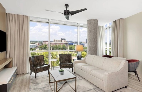 Downtown Atlanta Complejo | 2BD/Atlanta - Downtown w/Rooftop Pool and Pool Bar!