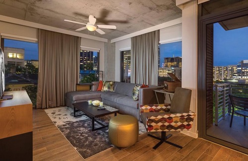 Civic District Complejo | 2Bed/2Bath Deluxe Suite in Central Austin Resort with a Rooftop Pool!!