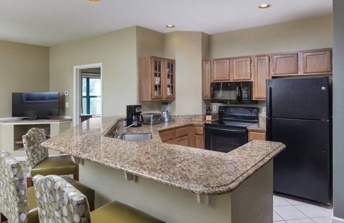 Sevierville Complejo | 2Bed/2Bath - Smoky Mountains Retreat! Gorgeous Views, Pools, + More!