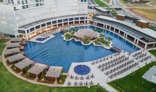 Trikomo Apartamento | 2Bedroom Apartment in Grand Sapphire Complex Featuring a Pool and Casino