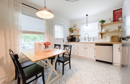 Greensboro Casa | 2BR 1BA Furnished House King Bed Long Stays & Pets OK