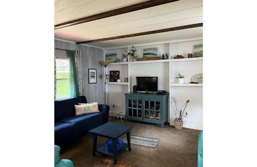 Keystone Heights Cabaña | 2BR/2BA Quiet Lakefront Cottage