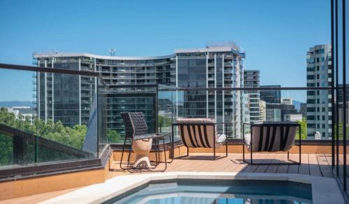 Reid Apartamento | 2BR-2BR-1Car-Sleeps 6 CBD Pool