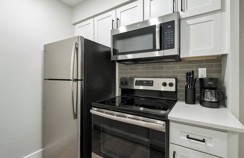 Village Grove Apartamento | 2BR Gem+2Bd+70"SmartTV+FreeParking