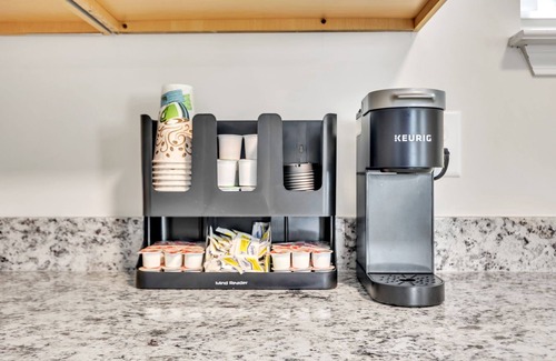 Greer Casa | 2BR Greer Condo: Pet-Friendly, King Beds, Fire Pit