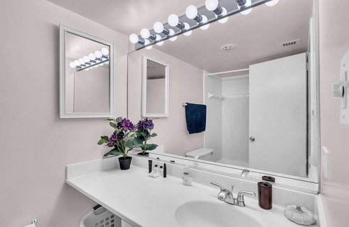 Crystal City Apartamento | 2BR Modern Apt with Easy Access to City