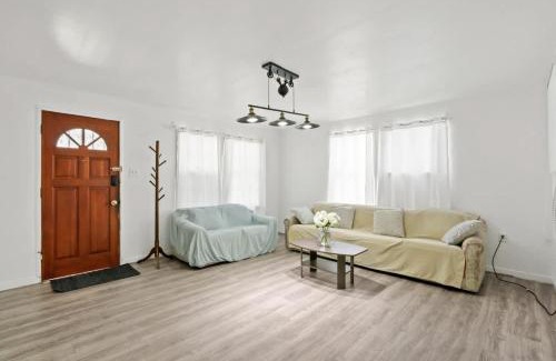 Ontario Casa | 2BR Pet-Friendly Home # RV FREE