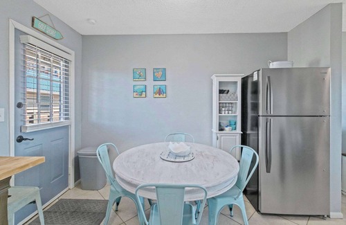 Gulf Shores Apartamento | 2BR Retreat with Pool, Near Beach and The Hangout