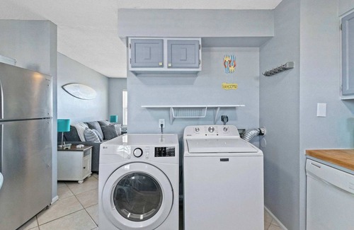 Gulf Shores Apartamento | 2BR Retreat with Pool, Near Beach and The Hangout