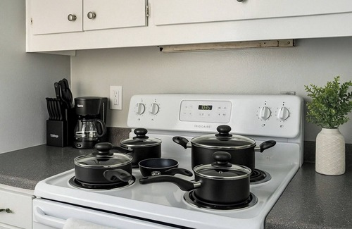 Village Grove Apartamento | 2BR+Sleeps6+70"3Bed+10minOldTown