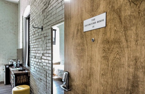 Hickory Casa | 2nd Street Inn Room #5