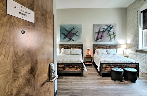 Hickory Casa | 2nd Street Inn Room #7