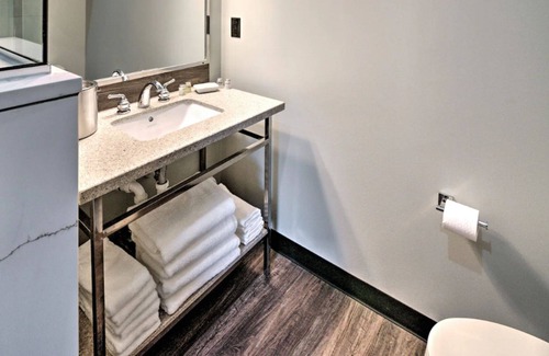 Hickory Casa | 2nd Street Inn Room #7