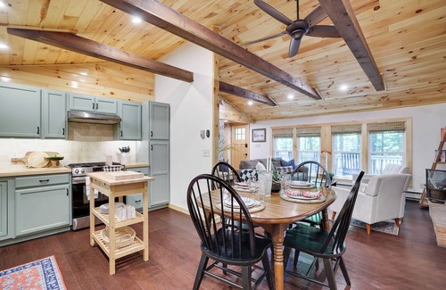 Pocono Lake Cabina | 2PM Sunday Checkout · Golf Cart · Dog-Friendly · Fireplace · Kayaks · Game Room