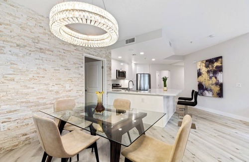 Airport Area Condominio | 3 Bed, 2 Bath 1340 sq/ft Luxury Condo in Irvine