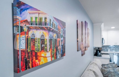 Metairie Condominio | 3 Bed/3 Bath with King Bed 15 min to Downtown New Orleans