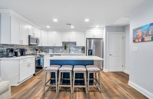 Metairie Condominio | 3 Bed/3 Bath with King Bed 15 min to Downtown New Orleans