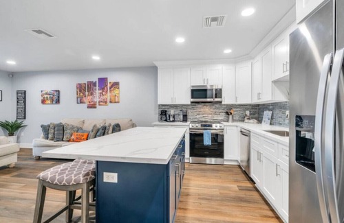 Metairie Condominio | 3 Bed/3 Bath with King Bed 15 min to Downtown New Orleans