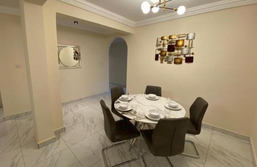 Freetown Casa | 3 Bed Apartment Sleeps 6 - Parking Patio Wifi