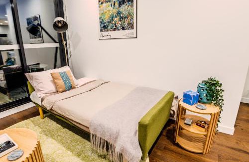 North Melbourne Apartamento | 3 bed Apt near hospital, Uni & CBD - free parking!