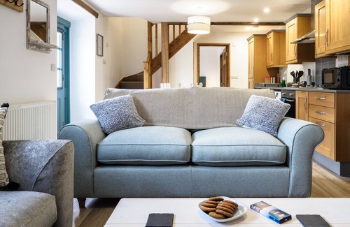 Falmouth Cabaña | 3 bed cottage nr Falmouth/Helford River with shared pool/hot tub