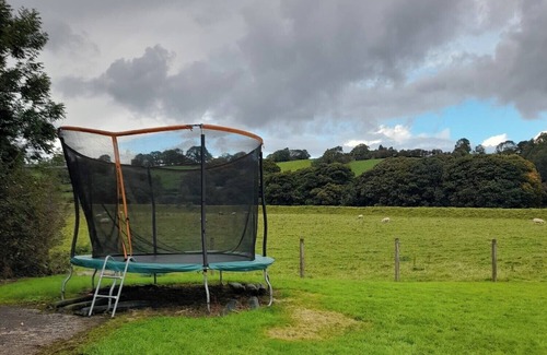 Strabane Casa | 3 Bed Farmhouse - Sleeps 6 - Wifi - Parking