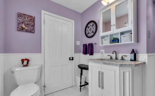 Ortley Beach Casa | 3 Bedroom 2 bath Beach House condo- 10 houses from the beach walk to the beach