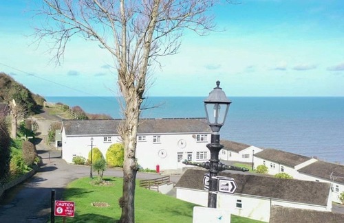Aberaeron Chalet De Esquí | 3 bedroom accommodation in Gilfach-Yr-Halen