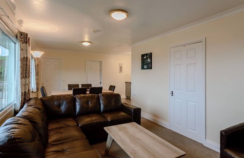 Aberaeron Chalet De Esquí | 3 bedroom accommodation in Gilfach-Yr-Halen