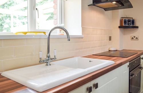 Llwchwr Cabaña | 3 bedroom accommodation in Lougher