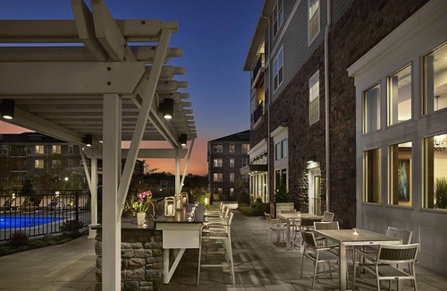 Newtown Square Apartamento | 3-Bedroom Apartment - 7-day min. - Background check/Lease Required