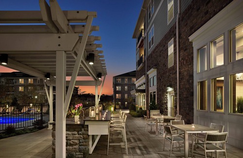 Newtown Square Apartamento | 3-Bedroom Apartment - 7-day min. - Background check/Lease Required