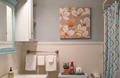 Onekama Apartamento | 3-Bedroom apartment located 1 mile away from Portage Lake beach