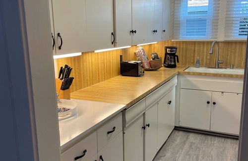 Balboa Island Cabaña | A media cuadra de todo. Casa de playa de 3 dormitorios en la isla Balboa