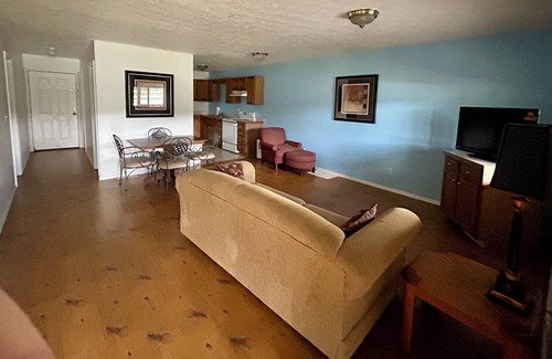 Albany Cabina | 3 Bedroom charming Cabin on Dale Hollow Lake at Wolf River Resort and Marina