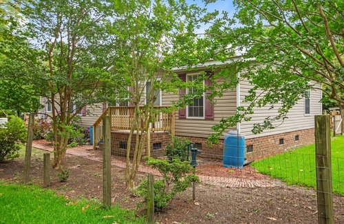 Roper Cabaña | 3 Bedroom Cottage walking distance to the Sound and one hour to the Outer Banks.