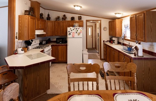 Hayward Cabaña | 3 Bedroom Cottage with Lake Views