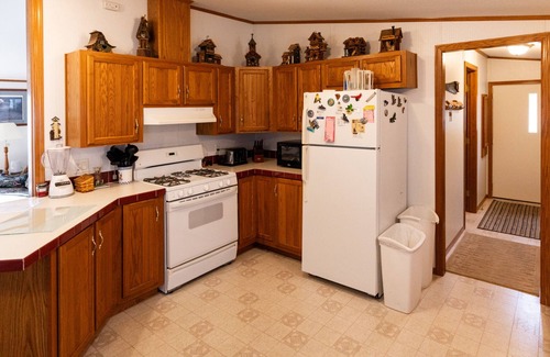 Hayward Cabaña | 3 Bedroom Cottage with Lake Views