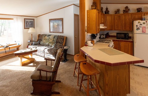 Hayward Cabaña | 3 Bedroom Cottage with Lake Views